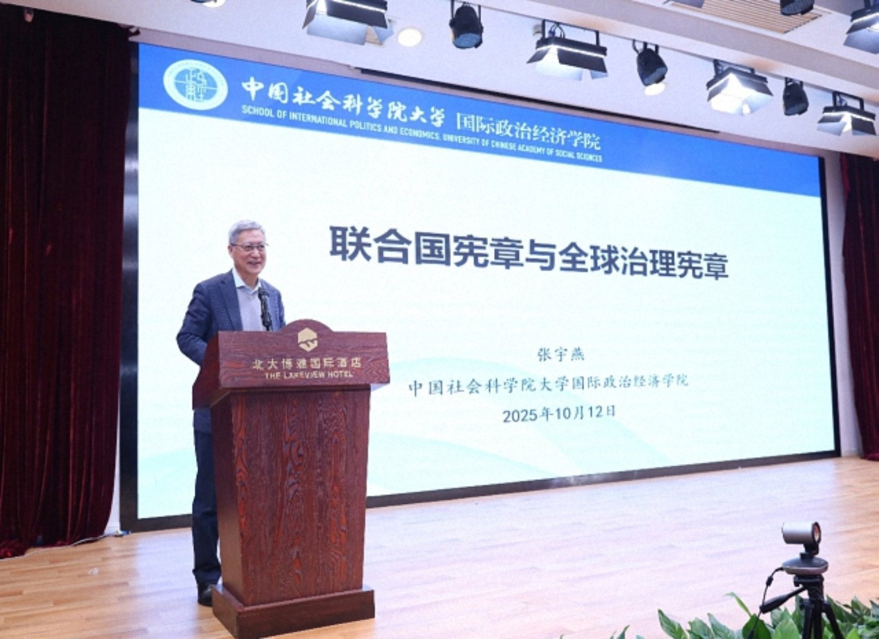 桌子上的电脑萤幕画面

AI 生成的内容可能不正确。